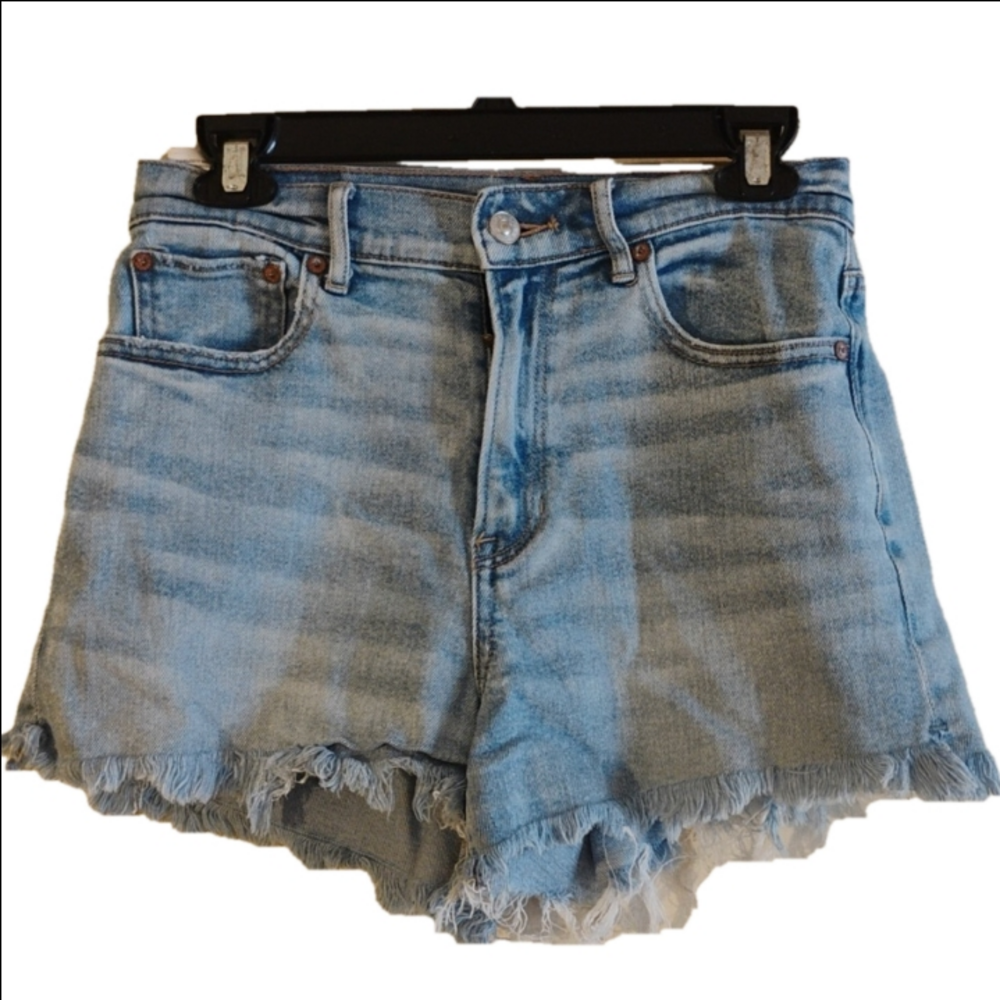 American Eagle size 2 stretch shorts. Lightwash for summer. Freyed hems.